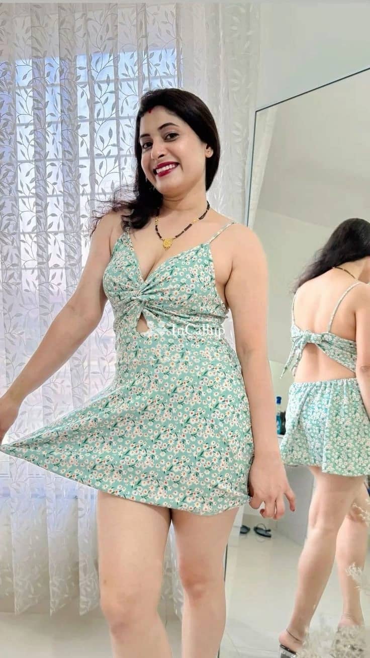 experience unforgettable moments with deepanshi rani your voluptuous escape in anand at 21 years young - Escort in anand
