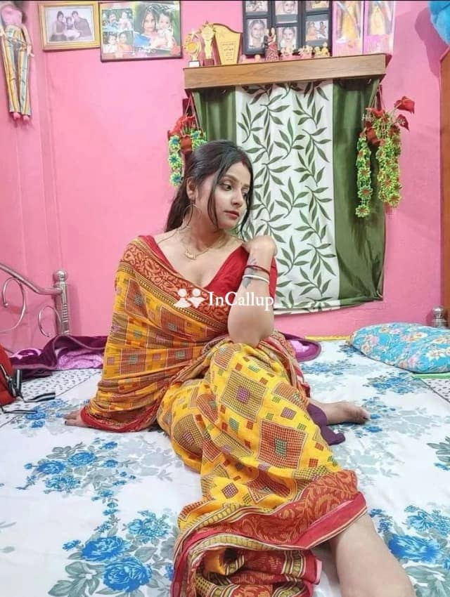 explore your desires with mamta ji ji in gwalior  experience curvy charm and captivating services - Escort in gwalior